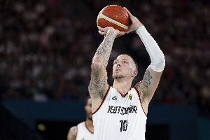 弹无虚发！泰斯出战23分钟 9中9&三分3中3轰下23分6板！