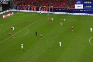 扳回一个!李帅机敏反越位甩头破门,海港仍客场1-3落后蓉城 扳回一个!李帅机敏反越位甩头破门,海港仍客场1-3落后蓉城