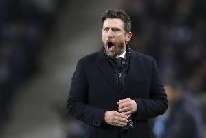 莱切主帅:卡马达被换下是因为头部受撞击,他忘记了一些事情 莱切主帅:卡马达被换下是因为头部受撞击,他忘记了一些事情