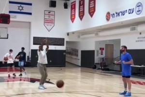 53投48中&命中率90.6%!美媒晒马克西训练远距离三分的视频 53投48中&命中率90.6%!美媒晒马克西训练远距离三分的视频