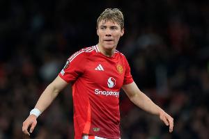 迪马:霍伊伦今天下午前往意大利的航班已预订,只等待正式批准 迪马:霍伊伦今天下午前往意大利的航班已预订,只等待正式批准