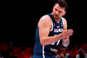 火力全开！东契奇隔空对飙约基奇 半场9中4爆砍24分4板6助