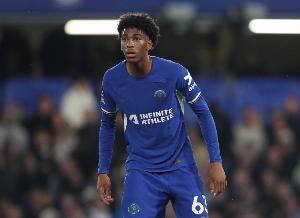 记者:拜仁考虑先租后买阿奇姆彭,切尔西不愿出售球员 记者:拜仁考虑先租后买阿奇姆彭,切尔西不愿出售球员