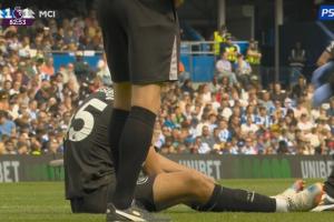 胡桑诺夫无对抗突然倒地,随后被换下 胡桑诺夫无对抗突然倒地,随后被换下