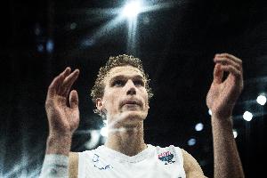 主场作战如鱼得水!马尔卡宁31分钟16中8 再砍26分13板3助3断 主场作战如鱼得水!马尔卡宁31分钟16中8 再砍26分13板3助3断