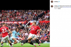 德里赫特社媒:在休赛期前拿下了关键的3分,感谢球迷们的支持 德里赫特社媒:在休赛期前拿下了关键的3分,感谢球迷们的支持