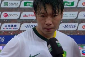 记者:全场球迷在喊服不服,张稀哲:确实全面落后,不想看比分牌 记者:全场球迷在喊服不服,张稀哲:确实全面落后,不想看比分牌