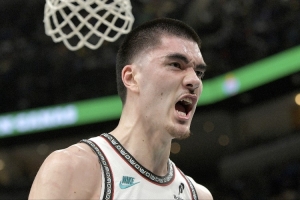 埃迪超速驾驶被交警拦下视频流出 限速88公里路段超车时飙到162