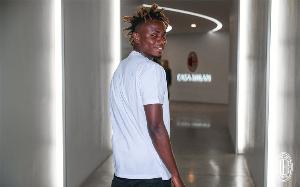 ESPN:富勒姆敲定凯文,并对从米兰租借丘库埃泽持乐观态度 ESPN:富勒姆敲定凯文,并对从米兰租借丘库埃泽持乐观态度