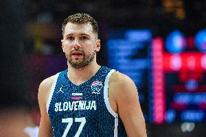 劳苦功高!东契奇半场16中6砍下两队最高19分 另有6板2助2断 劳苦功高!东契奇半场16中6砍下两队最高19分 另有6板2助2断