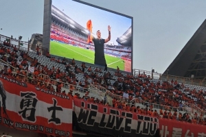 重回济南!泰山队史首位外援巴力斯塔现场观看京鲁大战 重回济南!泰山队史首位外援巴力斯塔现场观看京鲁大战