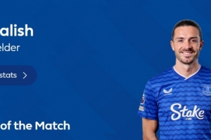 助攻双响，英超官方：格拉利什当选埃弗顿3-2狼队全场最佳