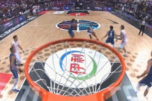 归化的作用！洛伊德17中10砍全场最高27分&自投自补打进准绝杀