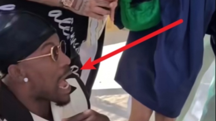 笑死😂巴特勒被魔术师变出的“小蛇”吓到瘫坐在地&惊出表情包 笑死😂巴特勒被魔术师变出的“小蛇”吓到瘫坐在地&惊出表情包