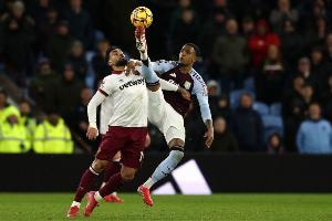 记者:帕奎塔随队出征森林,但维拉仍在和西汉姆联谈判以达成协议 记者:帕奎塔随队出征森林,但维拉仍在和西汉姆联谈判以达成协议