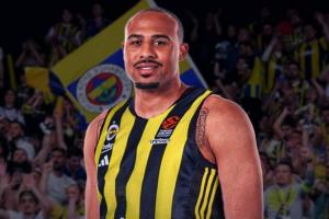 反篮王子24岁就告别NBA?名记:霍顿-塔克正在和费内巴切敲定合同 反篮王子24岁就告别NBA?名记:霍顿-塔克正在和费内巴切敲定合同