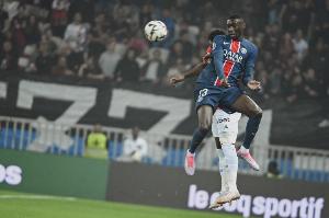 记者:穆阿尼正在前往伦敦准备接受热刺体检,直接租借无购买权 记者:穆阿尼正在前往伦敦准备接受热刺体检,直接租借无购买权