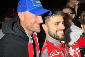 迪马:瓦尔迪抵达米兰机场&50名球迷接机,随后将签约克雷莫内塞 迪马:瓦尔迪抵达米兰机场&50名球迷接机,随后将签约克雷莫内塞