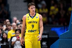 尽力了!拉松20中10空砍全场最高28分外加7板4助2断1帽 尽力了!拉松20中10空砍全场最高28分外加7板4助2断1帽