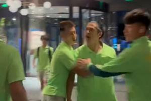 张玉宁:为不冷静不得体行为郑重道歉 会带着耻辱比分提醒自己 张玉宁:为不冷静不得体行为郑重道歉 会带着耻辱比分提醒自己