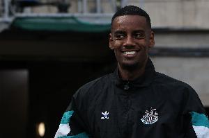 世体:伊萨克转投利物浦,皇家社会将获得800万欧的二转分成 世体:伊萨克转投利物浦,皇家社会将获得800万欧的二转分成