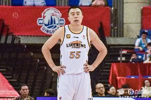 韩德君为辽宁效力18年斩获4座总冠军奖杯 6进全明星&篮板历史前三 韩德君为辽宁效力18年斩获4座总冠军奖杯 6进全明星&篮板历史前三