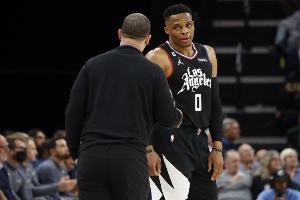 卢:威少从来不迟到每天都全力以赴 这就是为什么这么多人爱他 卢:威少从来不迟到每天都全力以赴 这就是为什么这么多人爱他