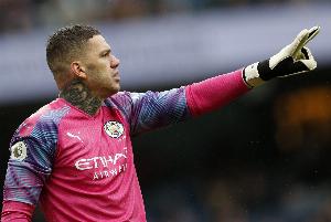 记者:年薪800万欧+奖金,费内巴切为埃德森开出3年合同 记者:年薪800万欧+奖金,费内巴切为埃德森开出3年合同