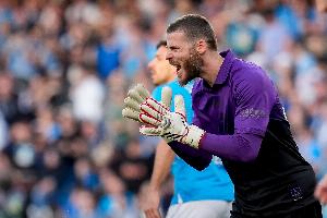 德赫亚:我想问个问题,转会窗该在赛季开始前关闭吗? 德赫亚:我想问个问题,转会窗该在赛季开始前关闭吗?