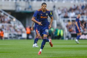 记者:奥苏拉加盟法兰克福的交易告吹,他将留在纽卡担任替补 记者:奥苏拉加盟法兰克福的交易告吹,他将留在纽卡担任替补