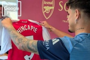 帅气!因卡皮耶身穿阿森纳球衣拍摄宣传照,阿森纳社媒晒花絮视频 帅气!因卡皮耶身穿阿森纳球衣拍摄宣传照,阿森纳社媒晒花絮视频