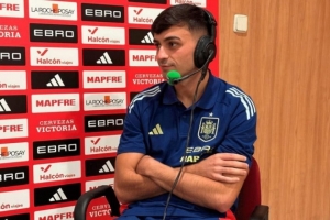 佩德里:费尔明留队因他对巴萨爱得深沉,我们更衣室不咋聊金球奖 佩德里:费尔明留队因他对巴萨爱得深沉,我们更衣室不咋聊金球奖