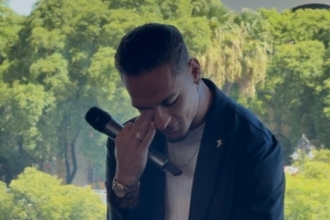 如愿以偿!安东尼在贝蒂斯欢迎会上喜极而泣 如愿以偿!安东尼在贝蒂斯欢迎会上喜极而泣