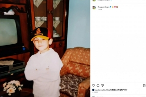 圆梦?京多安社媒晒儿时头戴加拉塔萨雷队徽球帽照片 圆梦?京多安社媒晒儿时头戴加拉塔萨雷队徽球帽照片