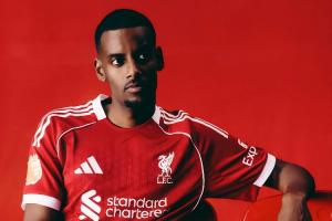 一定是特别的缘分😏伊萨克纽卡首秀战利物浦,爆射红军斩首球 一定是特别的缘分😏伊萨克纽卡首秀战利物浦,爆射红军斩首球