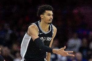 名记:文班最近在一所大学进行了一些全场对抗赛 据说状态非常好 名记:文班最近在一所大学进行了一些全场对抗赛 据说状态非常好