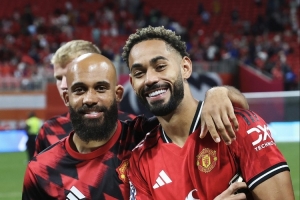 曼晚:曼联的夏窗堪称完美,补强了前锋门将&冗员也基本送走了 曼晚:曼联的夏窗堪称完美,补强了前锋门将&冗员也基本送走了