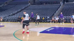 什么水平?WNBA火花队的男陪练:胖子射手+秃头后卫 什么水平?WNBA火花队的男陪练:胖子射手+秃头后卫