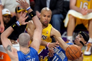 费舍尔:很幸运能为湖人效力13年 穿上紫金战袍是我儿时的梦想 费舍尔:很幸运能为湖人效力13年 穿上紫金战袍是我儿时的梦想