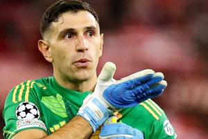 留队!罗马诺:大马丁无意去土超准备留在维拉,曼联从未正式报价 留队!罗马诺:大马丁无意去土超准备留在维拉,曼联从未正式报价