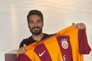 罗马诺:加拉塔萨雷与曼城就京多安的转会达成协议,在等球员同意 罗马诺:加拉塔萨雷与曼城就京多安的转会达成协议,在等球员同意