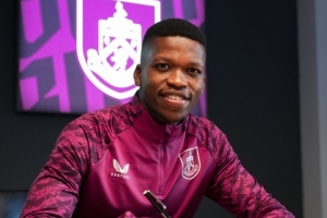 官方:伯恩利租借本菲卡中场弗洛伦蒂诺-路易斯,明夏可选择买断 官方:伯恩利租借本菲卡中场弗洛伦蒂诺-路易斯,明夏可选择买断