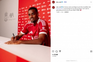 伊萨克社媒晒签约照:很荣幸加盟利物浦,这是值得骄傲的一天 伊萨克社媒晒签约照:很荣幸加盟利物浦,这是值得骄傲的一天