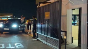 怪不得铁了心要去!贝蒂斯球迷机场外迎接安东尼,现场人山人海 怪不得铁了心要去!贝蒂斯球迷机场外迎接安东尼,现场人山人海