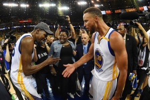 CBS排本世纪冠军球队:17勇01湖18勇分列前三 16骑第九 22勇倒一 CBS排本世纪冠军球队:17勇01湖18勇分列前三 16骑第九 22勇倒一