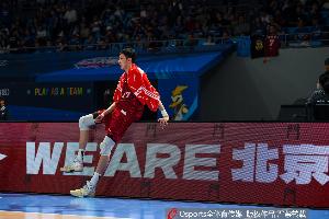 周琦观看阅兵并转发微博:爱我中华! 周琦观看阅兵并转发微博:爱我中华!