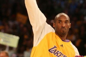 武圣调侃:裁判有时偏袒科比 我和他们理论时被科比偷了两个三分 武圣调侃:裁判有时偏袒科比 我和他们理论时被科比偷了两个三分