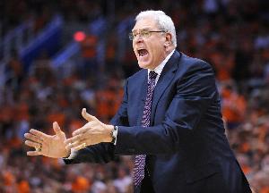 斯科特:三角进攻和普林斯顿体系现在行不通 因为球员球商不够 斯科特:三角进攻和普林斯顿体系现在行不通 因为球员球商不够