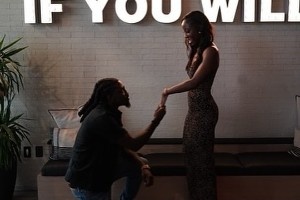 老鹰球员基顿-华莱士求婚成功 众亲友到场祝福! 老鹰球员基顿-华莱士求婚成功 众亲友到场祝福!