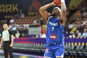 炸裂输出!亚布塞莱20中12轰全场最高36分外加6板 三分12中6 炸裂输出!亚布塞莱20中12轰全场最高36分外加6板 三分12中6